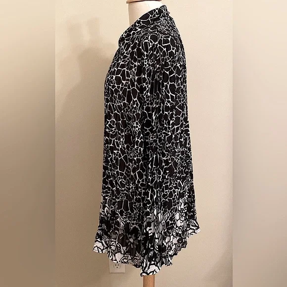 Lane Bryant Black White Floral Crinkle Button Down Long Sleeve Blouse Size 22/24 - Picture 5 of 9